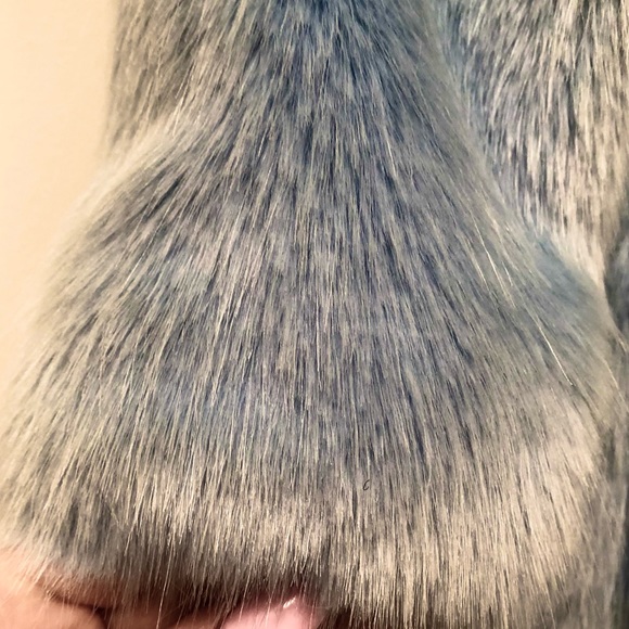 Blue Fox - Faux Fur Jacket - Picture 3 of 6